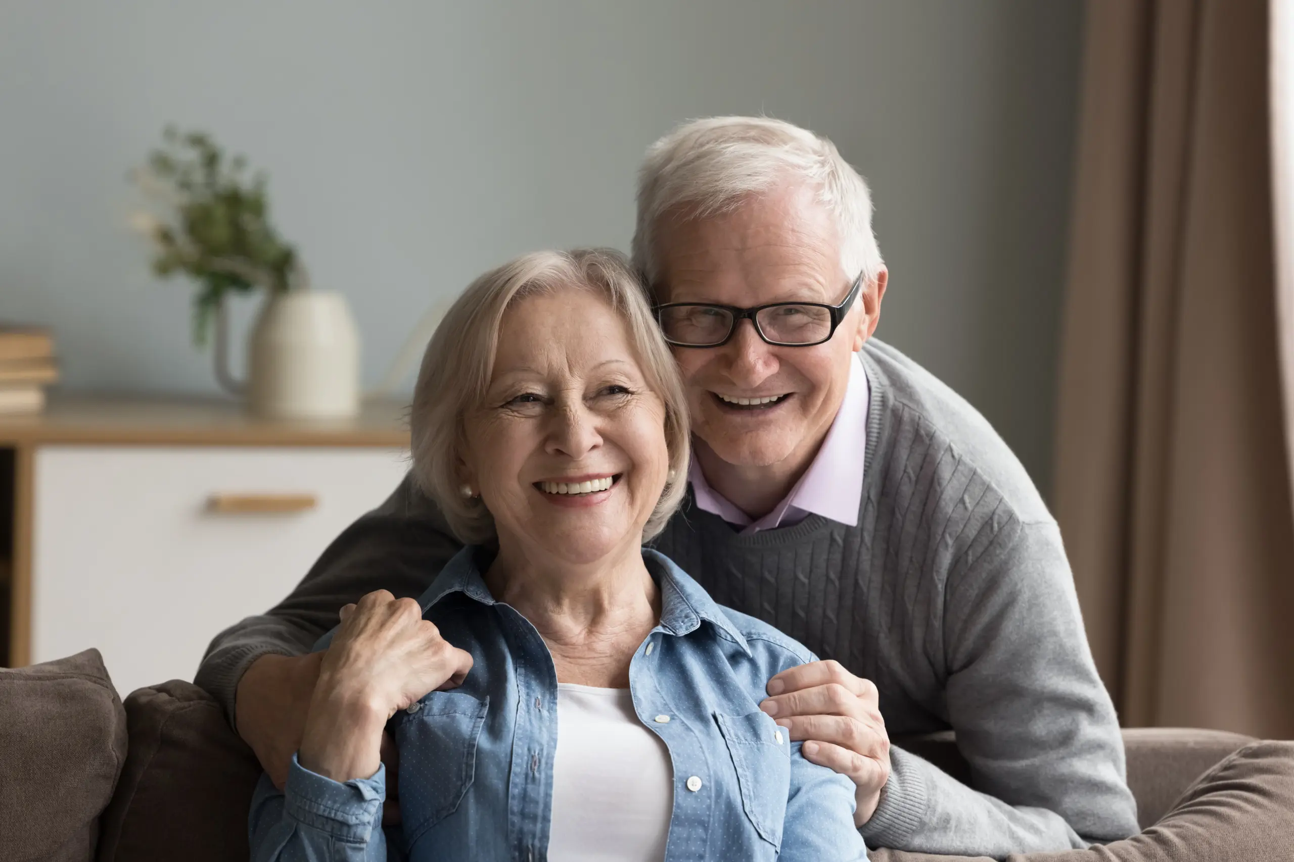 Happy Senior Couple Smiling RTMa9CzZTH